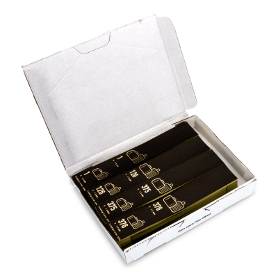 Box mit 500 selbstklebende Gepäckanhänger vorgedruckt, Schwarz, Serie 001-500